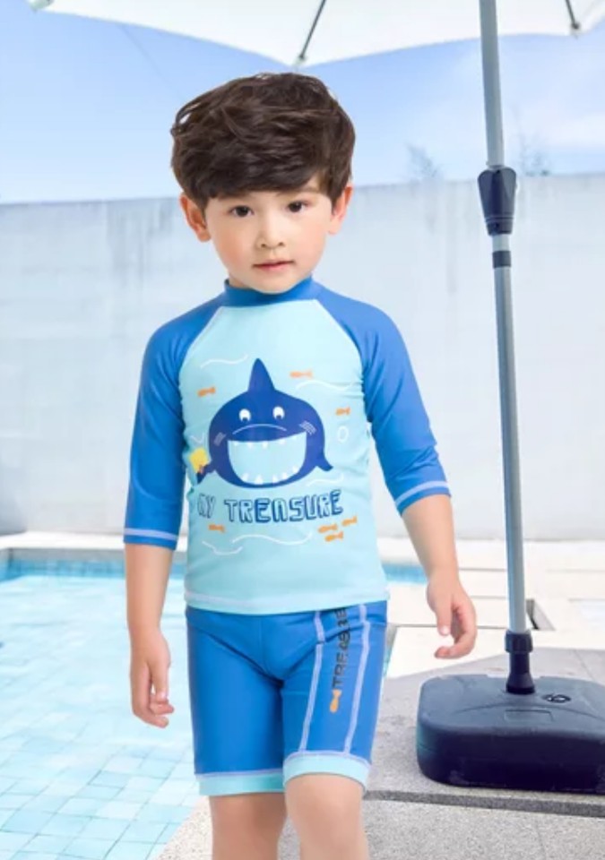 Đồ bơi bé trai rời tay lửng kèm nón