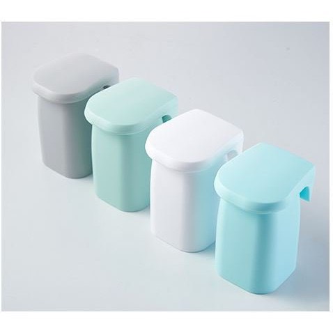 Cốc súc miệng đánh răng gắn tường