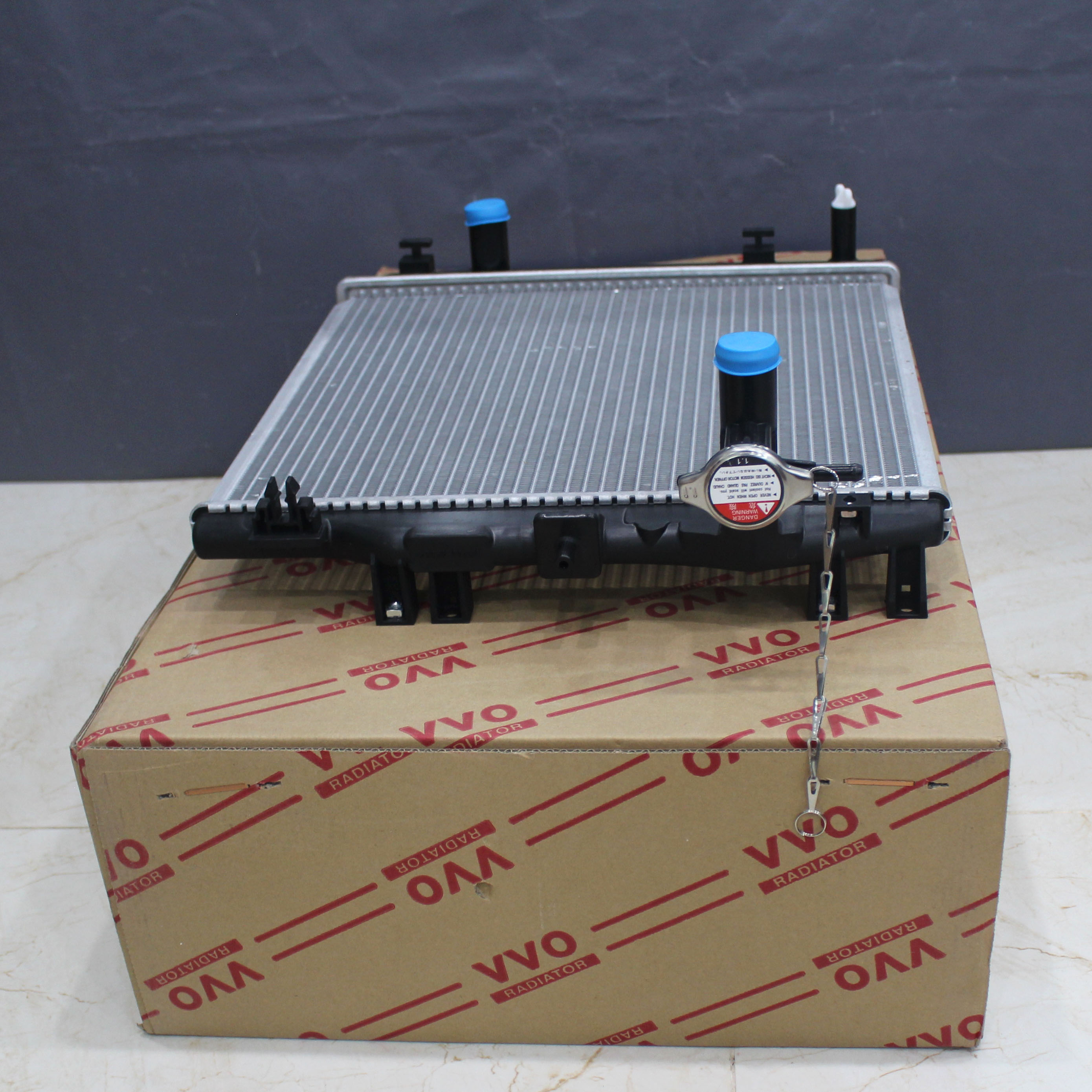 Két nước Mitsubishi Mirage, số sàn