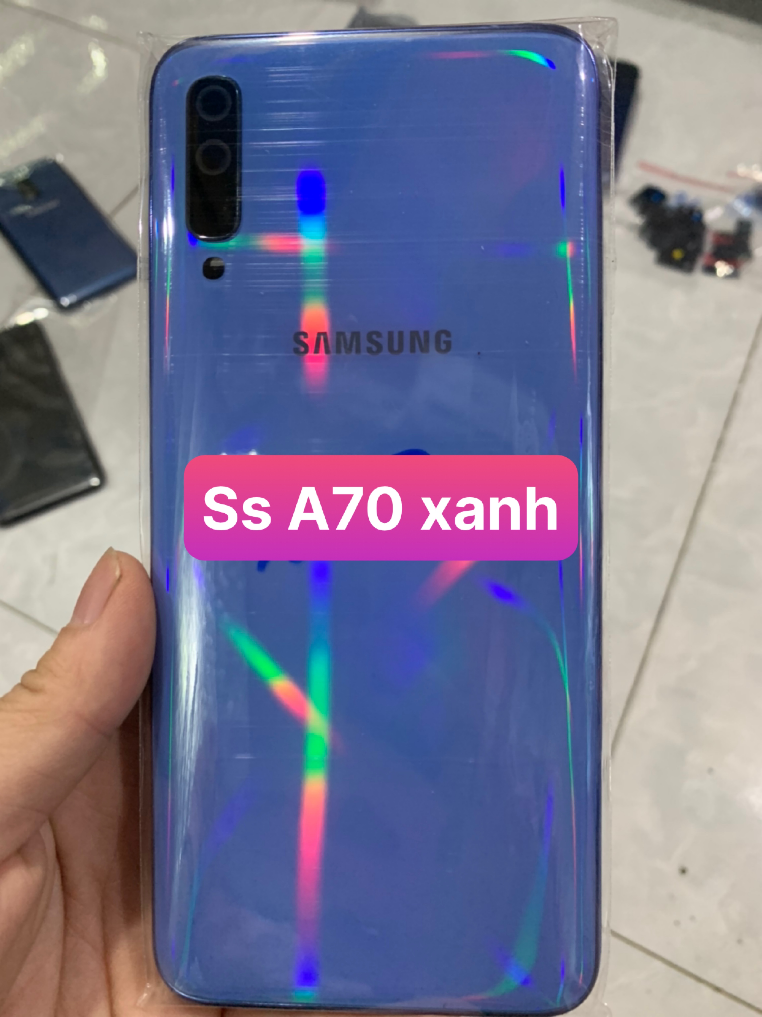 Bộ vỏ sam sung a70 (GỒM:LƯNG,SƯỜN,XƯƠNG,PHÍM,BẤM,KÍNH CAM)