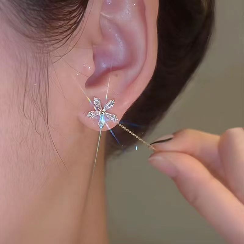 Bông tai nữ hoa cúc bạc dáng dài sang trọng quí phái btcucdangdai10