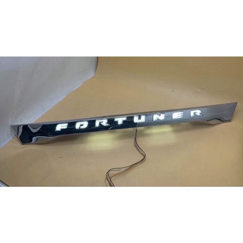 led tay cốp Fortuner 2012-2016