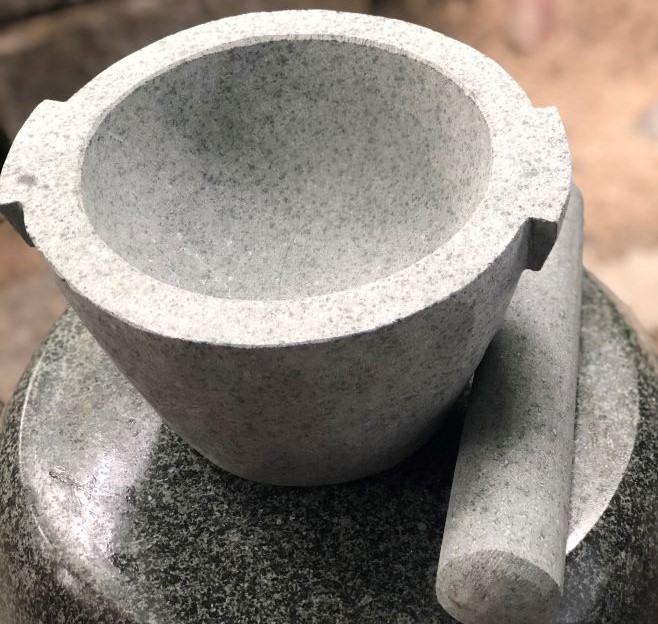 bộ sản phẩm cối đá + chày đá đường kính 22cm