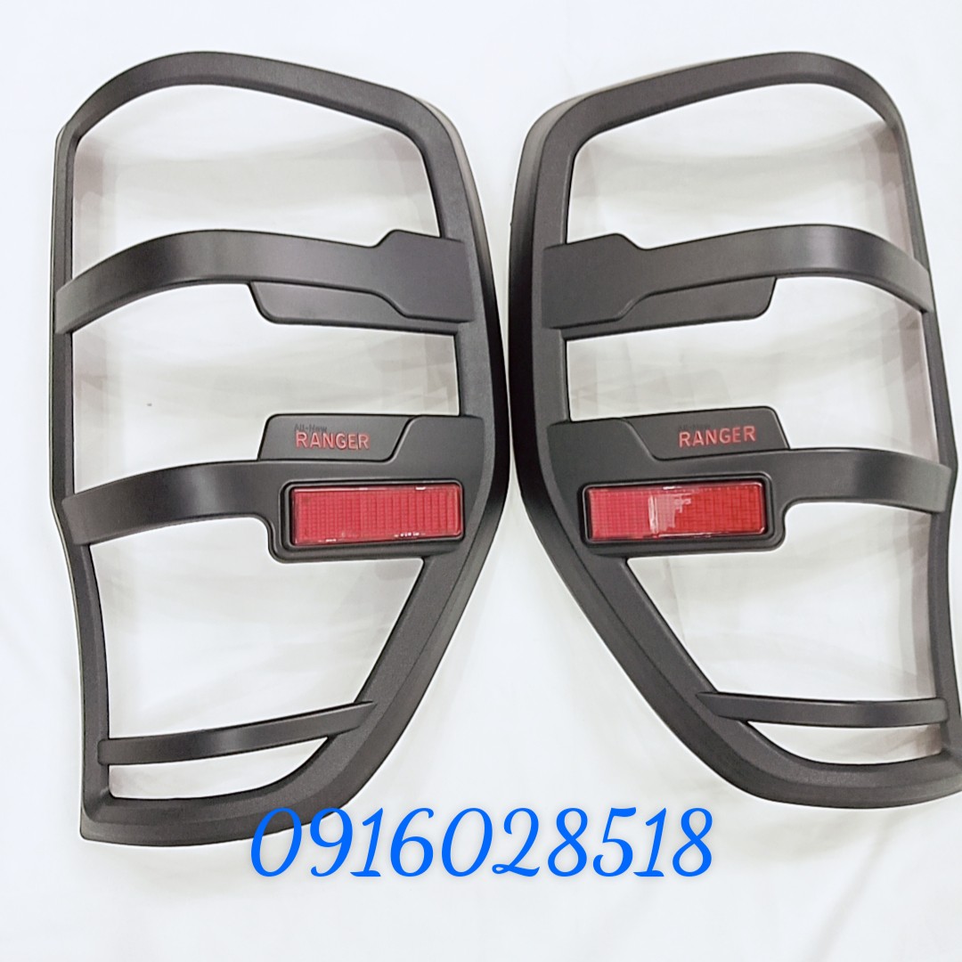 Ốp trang trí đèn hậu Ford Ranger màu đen