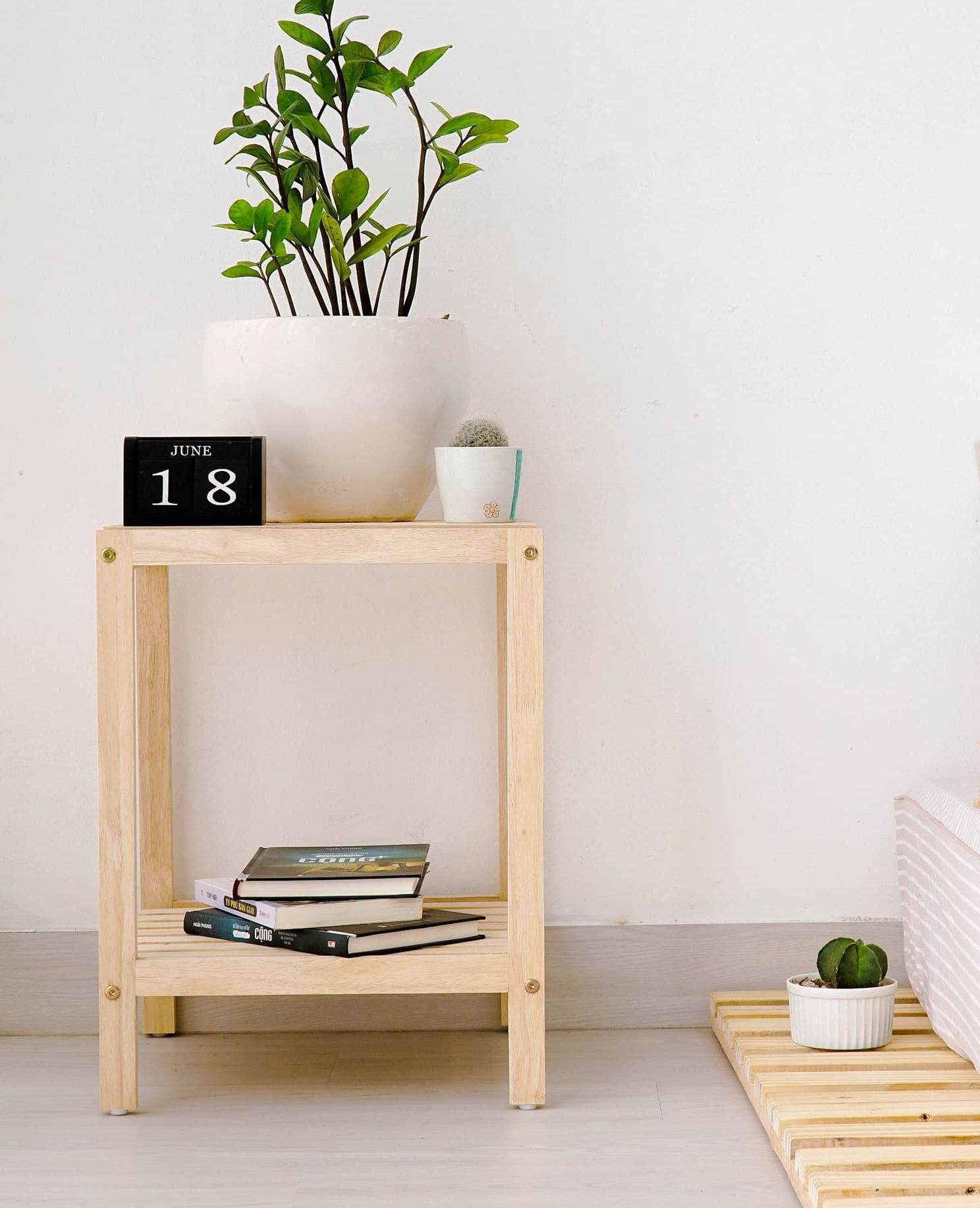 Kệ tab gỗ đầu giường mặt ván 2 tầng Behomes