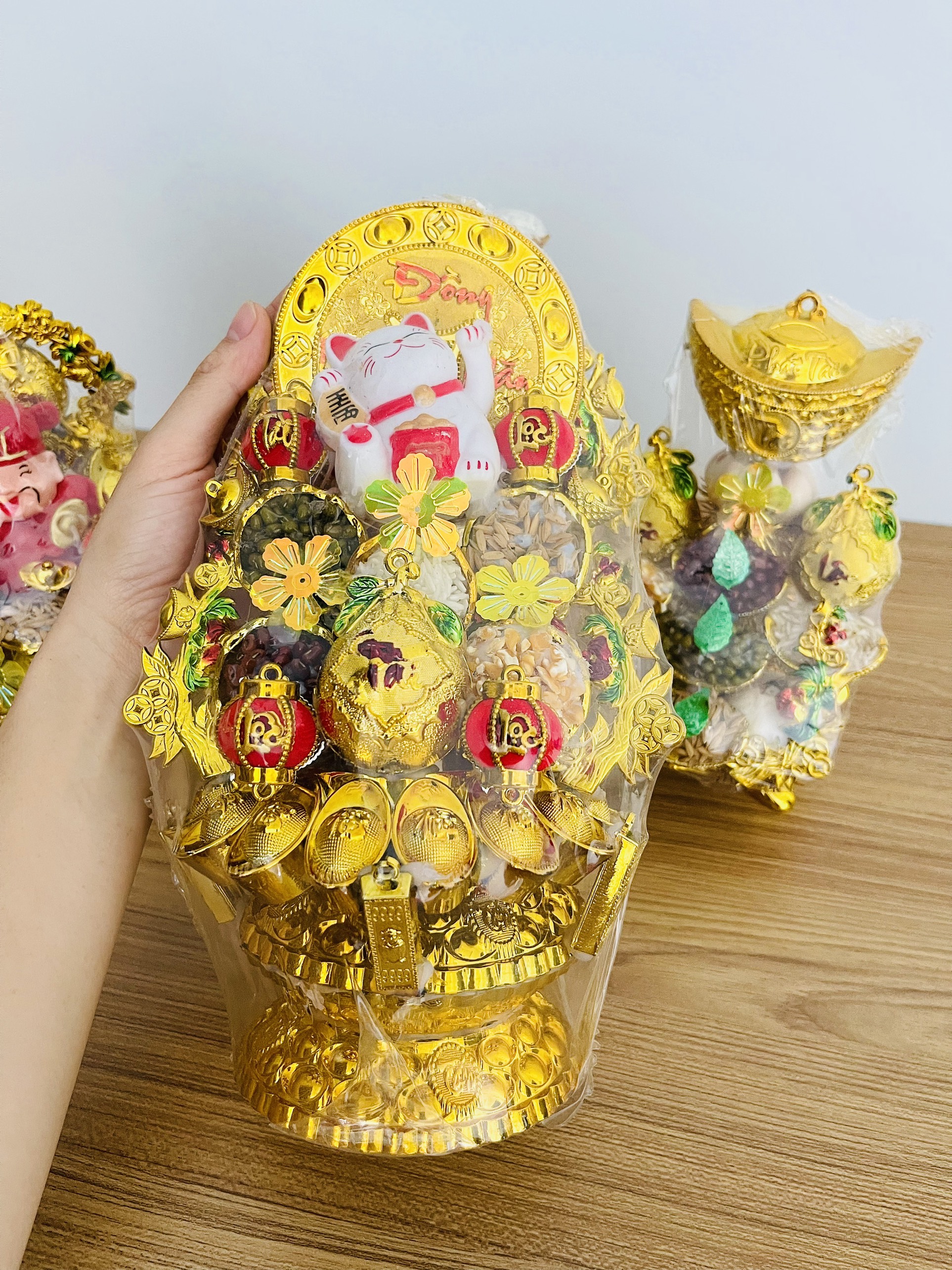 Tháp tỏi phong thủy, mèo thần tài may mắn