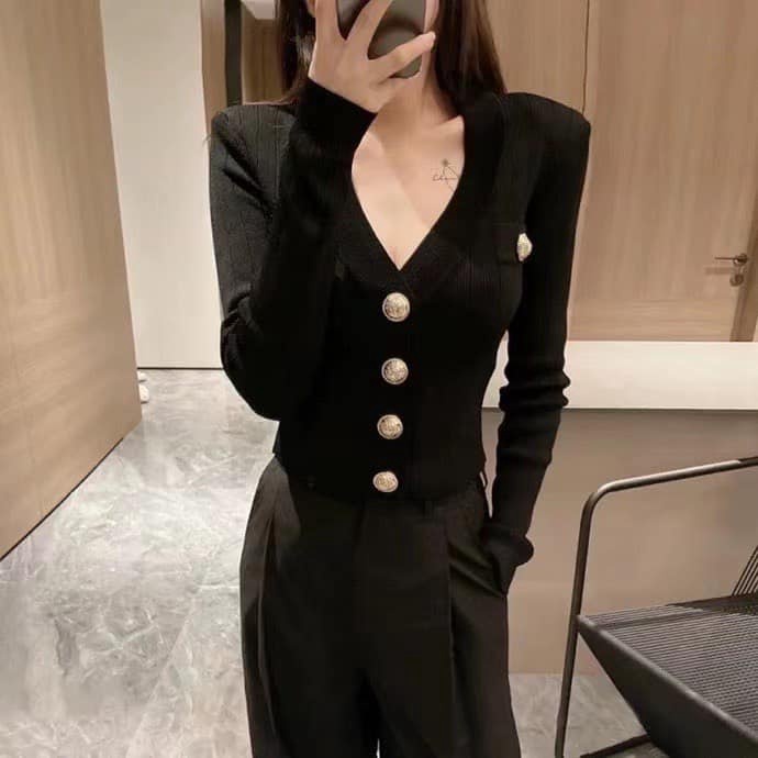 Áo len dài tay phối khuy cúc vàng - ALED08