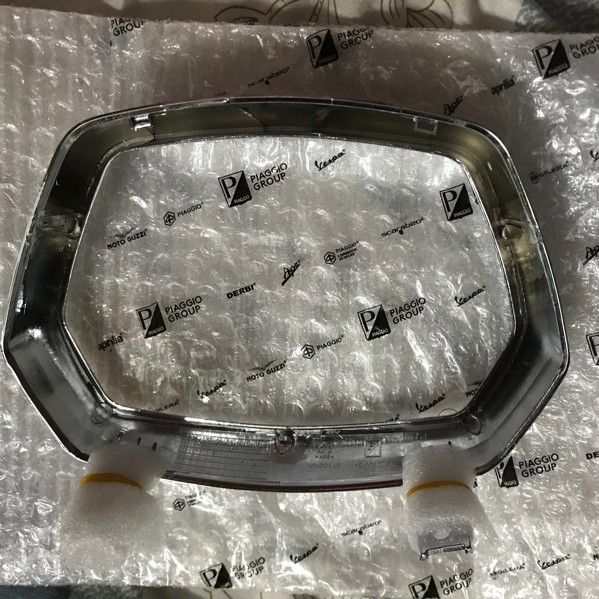 Viền pha đèn xe Vespa Sprint hãng