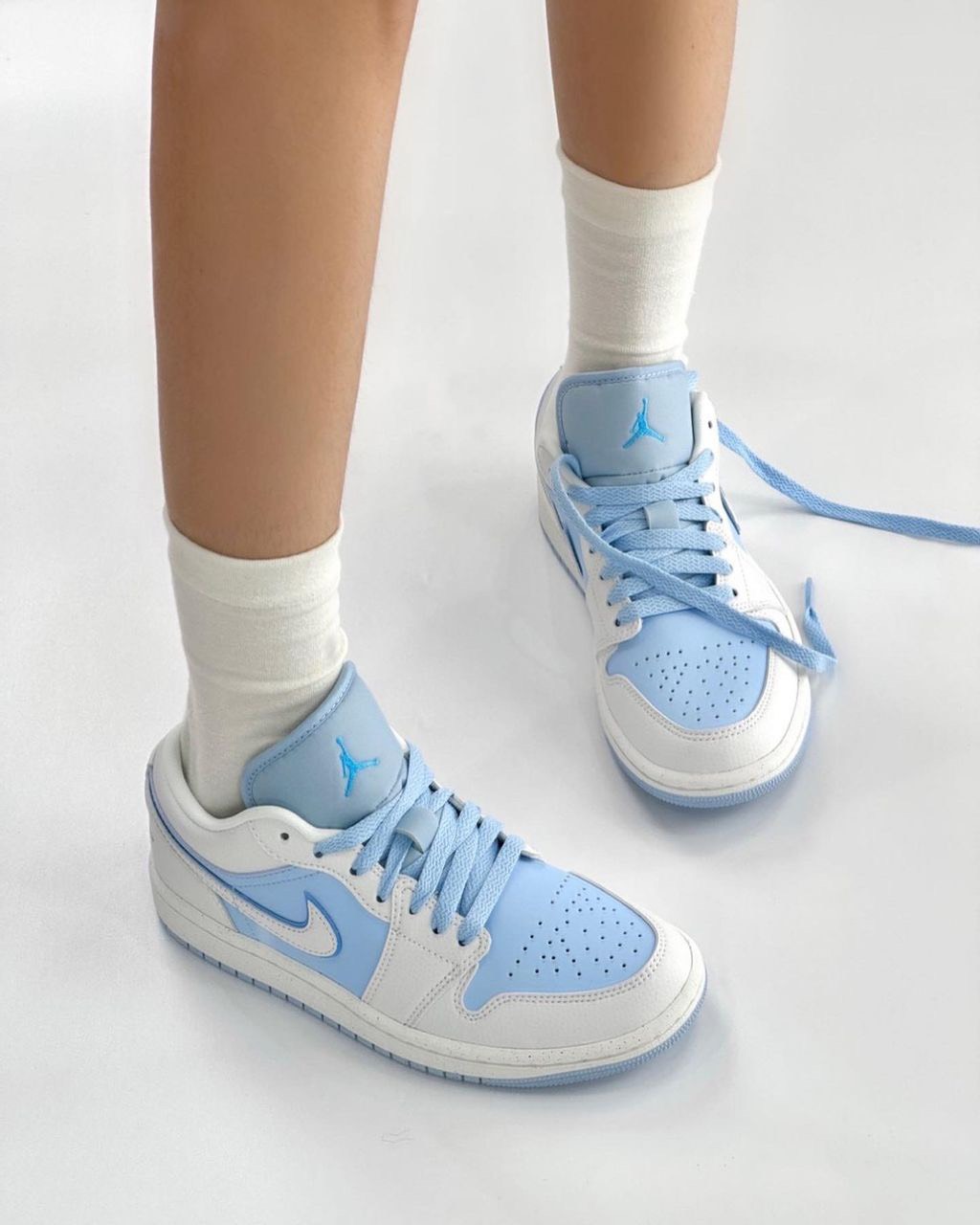SALE  50% -𝐍𝐈𝐊𝐄 𝐀𝐈𝐑 𝐉𝐎𝐑𝐃𝐀𝐍 𝟏 𝐋𝐎𝐖 ICE BLUE RUNNING