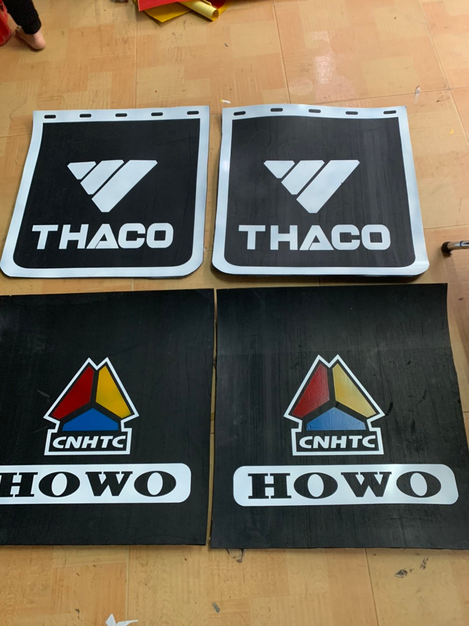 TẤM CHẮN BÙN KÍCH THƯỚC 40 X40