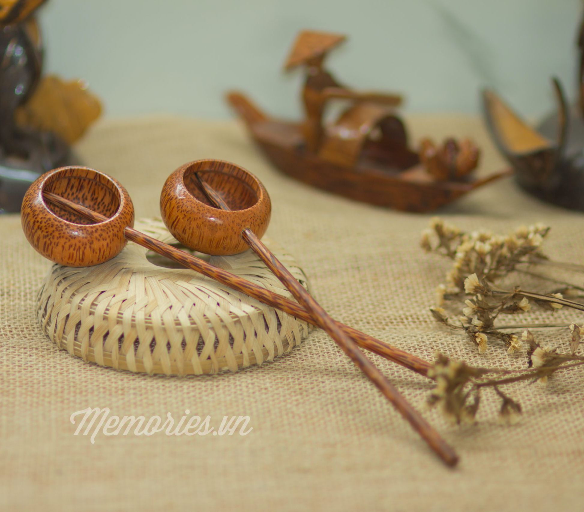 Gáo dừa múc rượu sành điệu, sản phẩm mỹ nghệ từ dừa bến tre