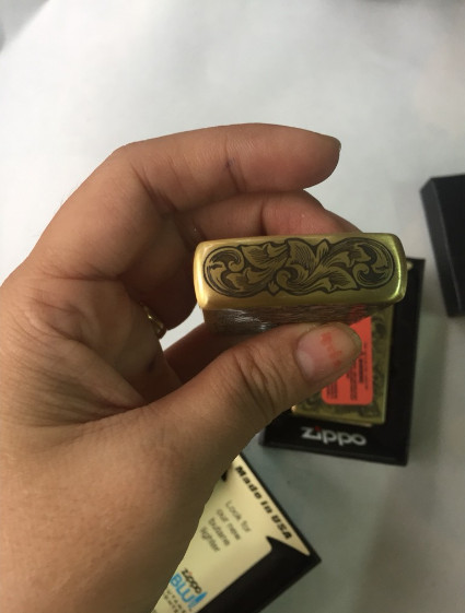 Bật Lửa Zippo khắc 5 MẶT HÌNH THIẾU NỮ - RUỘT VÀNG