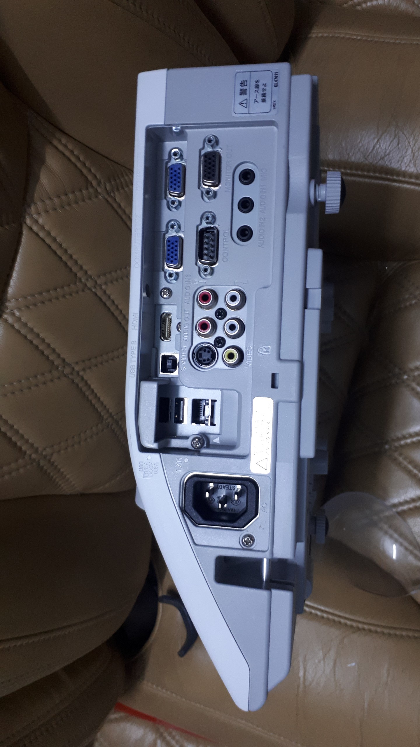 [HCM]Máy chiếu Siêu gần Hitachi CP-D30WN