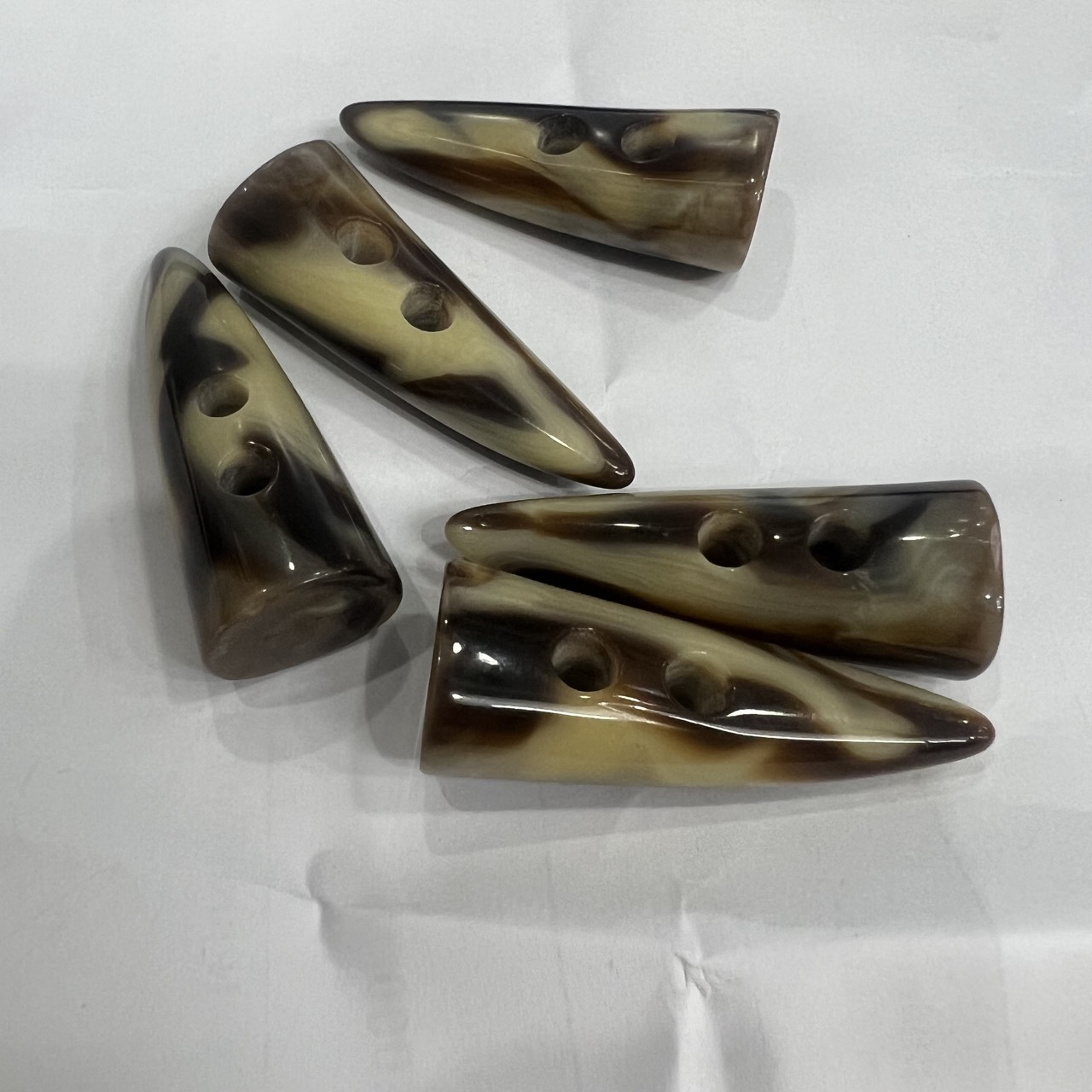 Nút gỗ sừng dài 5cm 15k /2cái