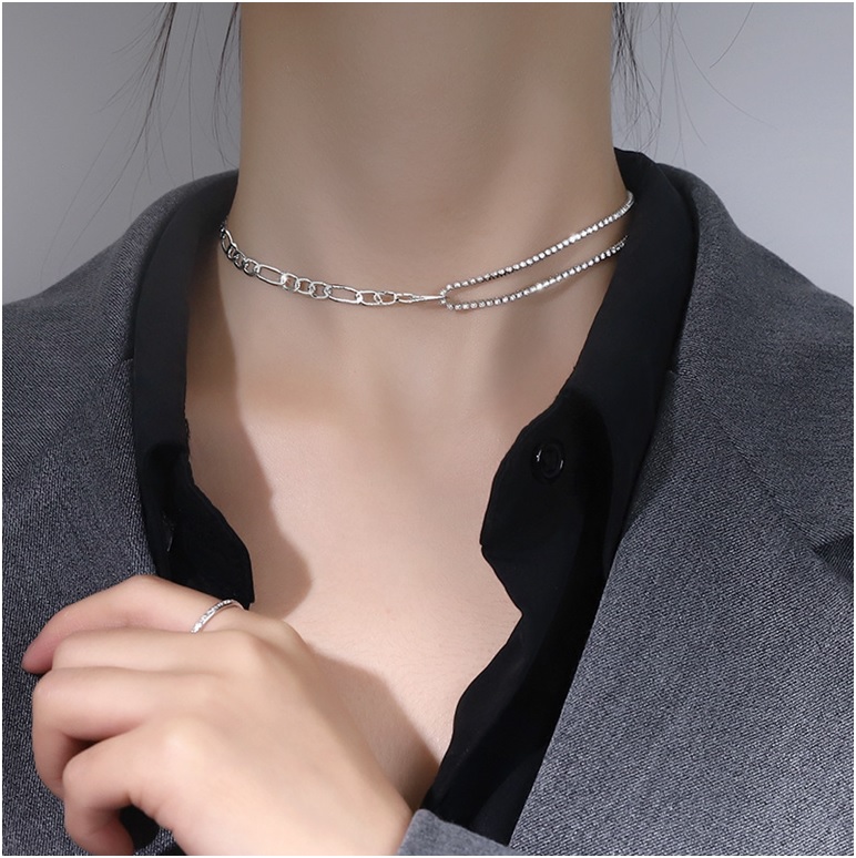 Dây chuyền choker không đối xứng cá tính