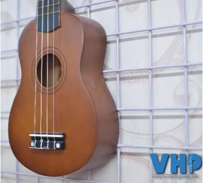 Đàn Ukulele Soprano Gỗ tặng 4 phụ kiện (Bao Sách Dây dự phòng Phím gảy).