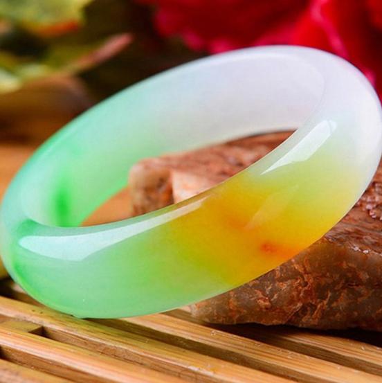 Vòng phỉ thúy ba màu