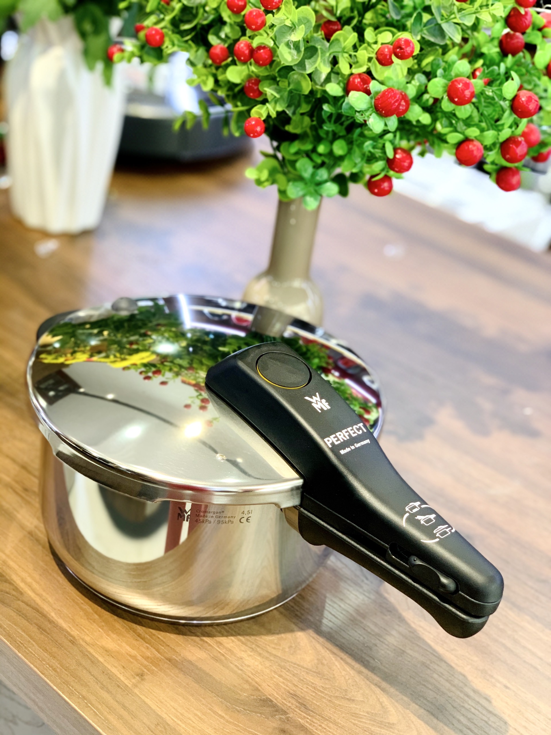 NỒI ÁP SUẤT WMF PERFECT 4,5L