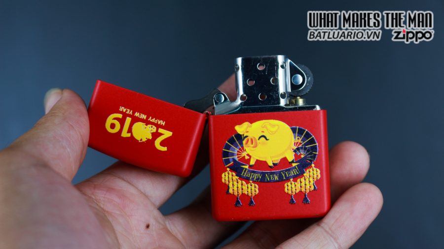 ZIPPO HAPPY NEW YEAR HEO VÀNG 2019