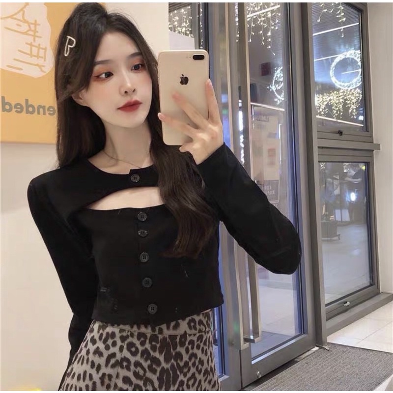 Áo kiểu thun croptop tay dài xẻ ngực phối cúc