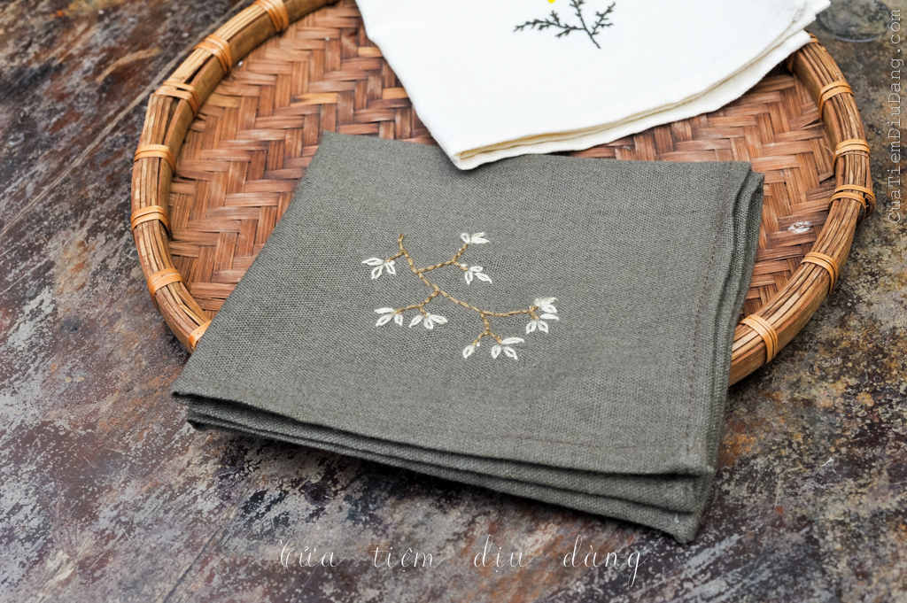 Khăn tay (Khăn mùi xoa) vải linen thêu thủ công - Lá non