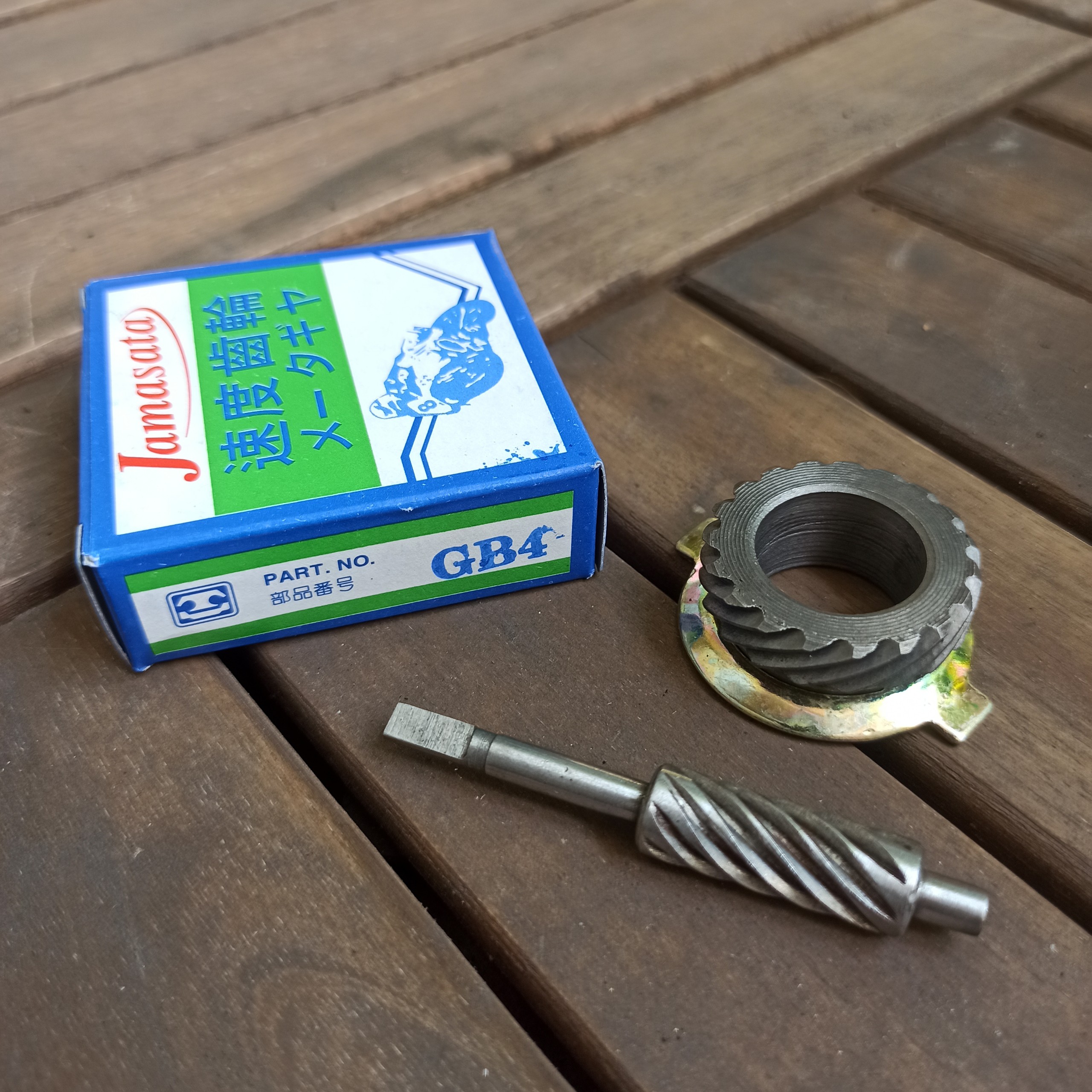 Nhông đồng hồ, con sâu và nhông cho xe cub 81, 82