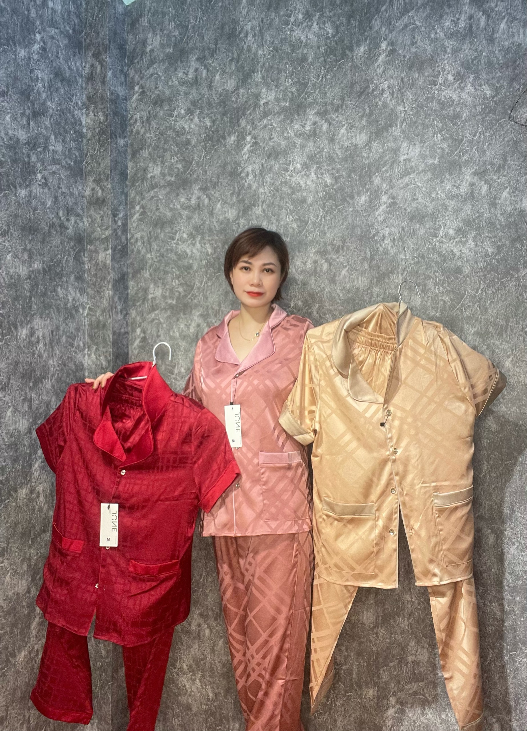 [Freeship+Ảnh Thật] Bộ ngủ Pijama lụa satin dập hình quần dài