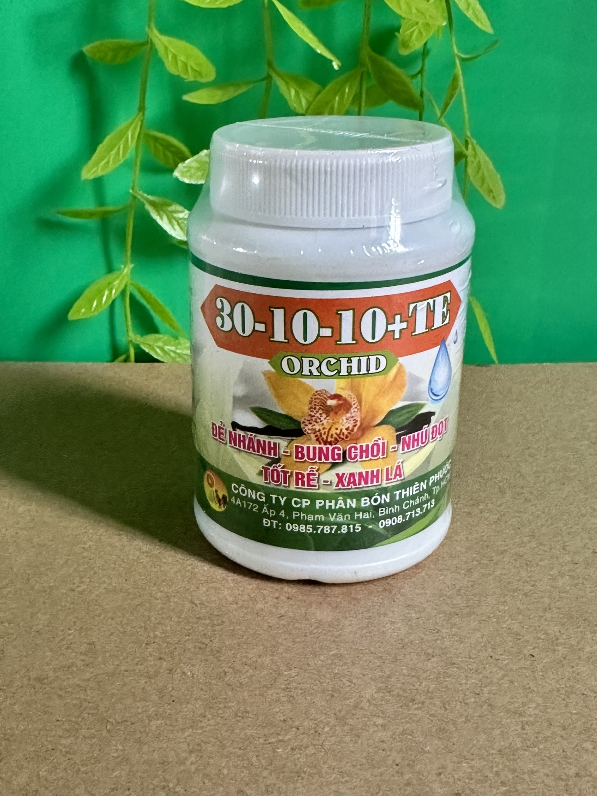 Phân bón lá 30-10-10+TE giúp cây xanh lá, nhiều rễ, mập thân dành cho hoa lan cây cảnh