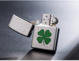 Bật Lửa Zippo Cỏ 4 Lá May Mắn (Bạc)