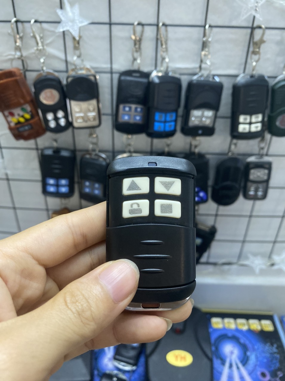 Remote cửa cuốn mã gạt 433 Mhz chống nước