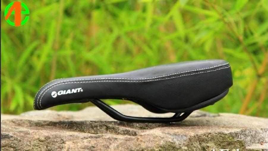 Yên xe đạp thể thao siêu êm Giant Taiwan có rãnh thoáng.