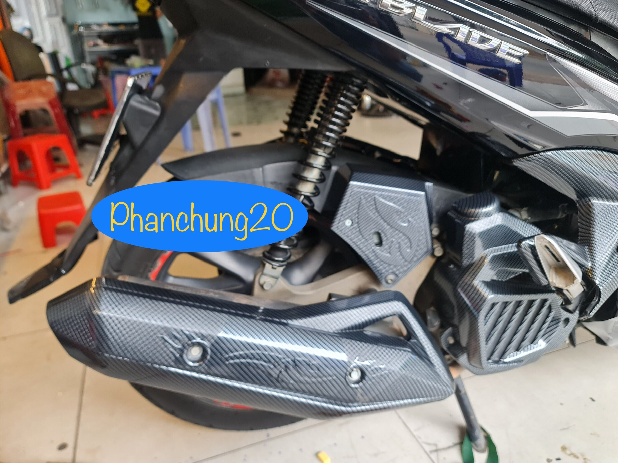 ỐP KÉT NƯỚC ( QUẠT GIÓ ) DÙNG CHO ĐỜI XE AB 2013 2014 2015 CACBON