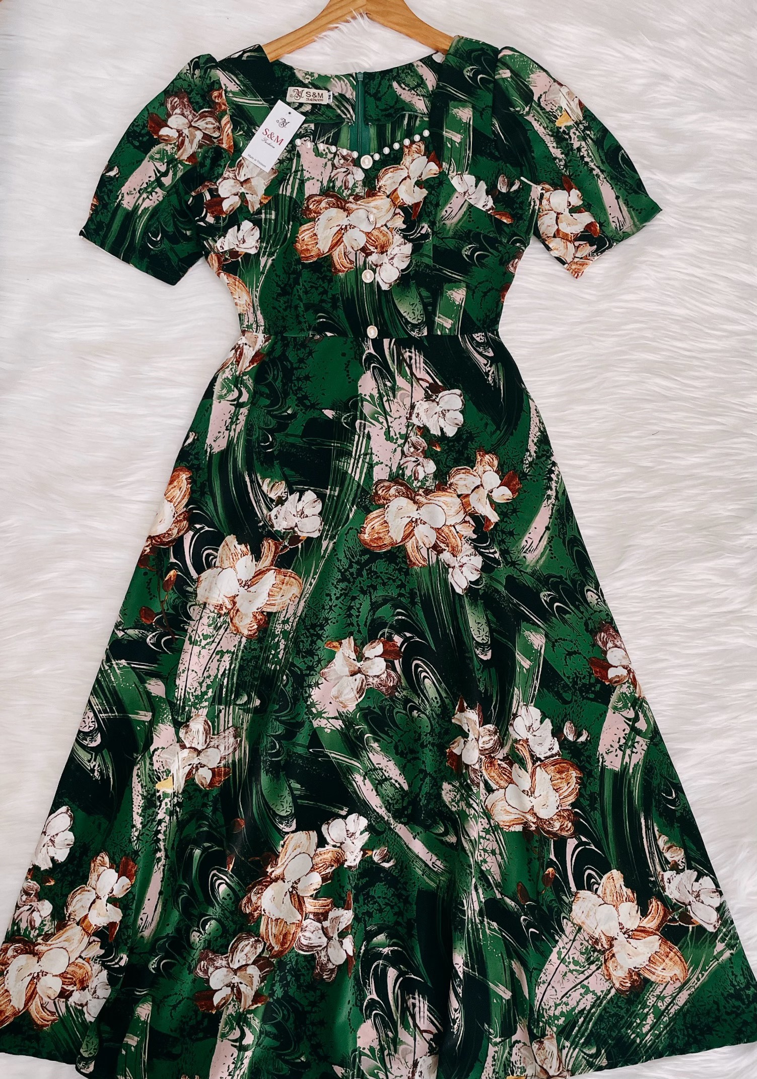 Đầm hoa form dài, cổ đính ngọc đính nút, tay phồng Misa - MS0312 (Hình thật shop chụp)