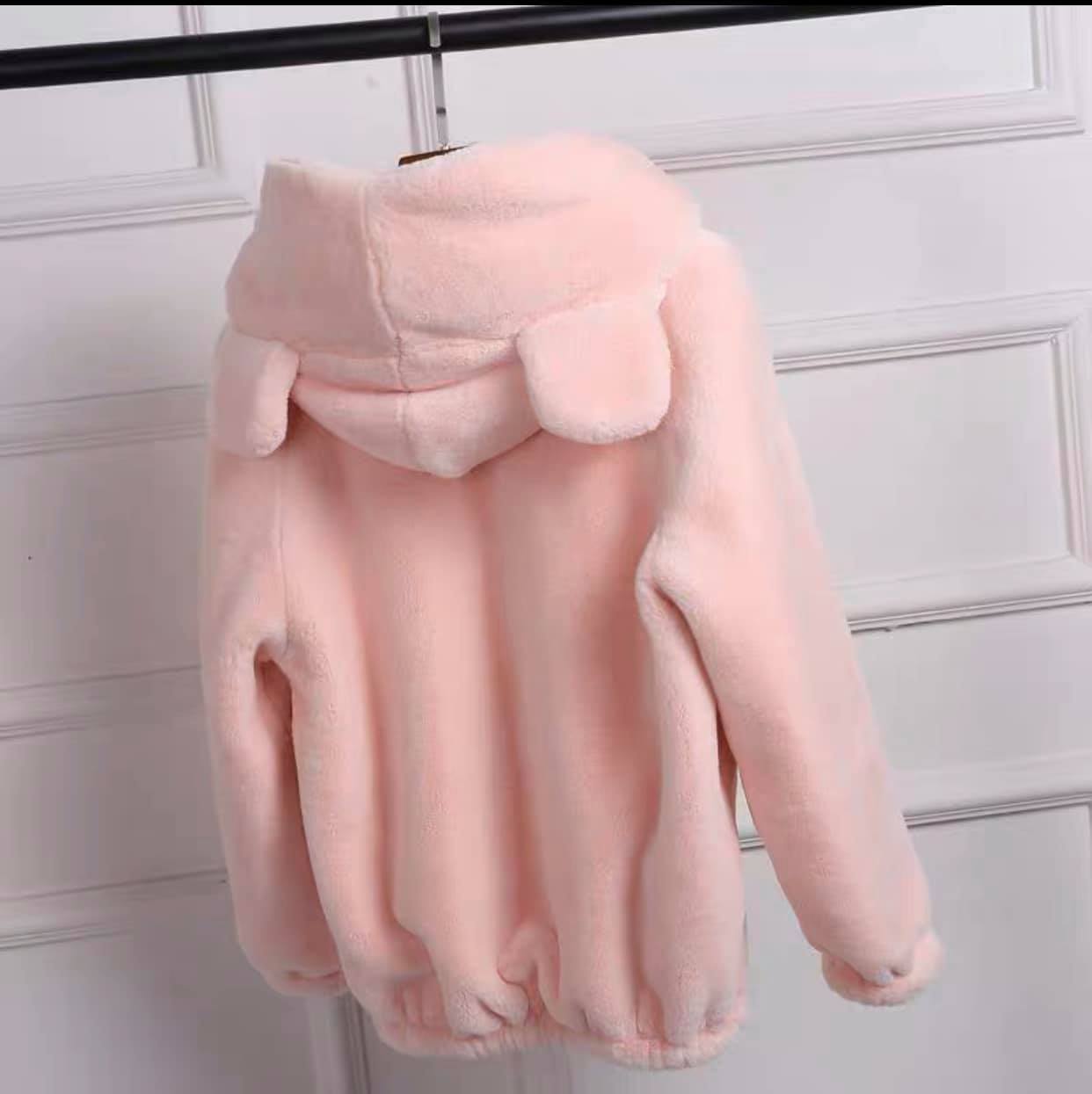 Розовая плюшевая куртка
