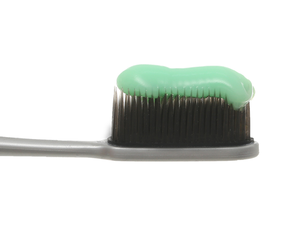 Kem đánh răng Colgate Natural trà xanh 180g