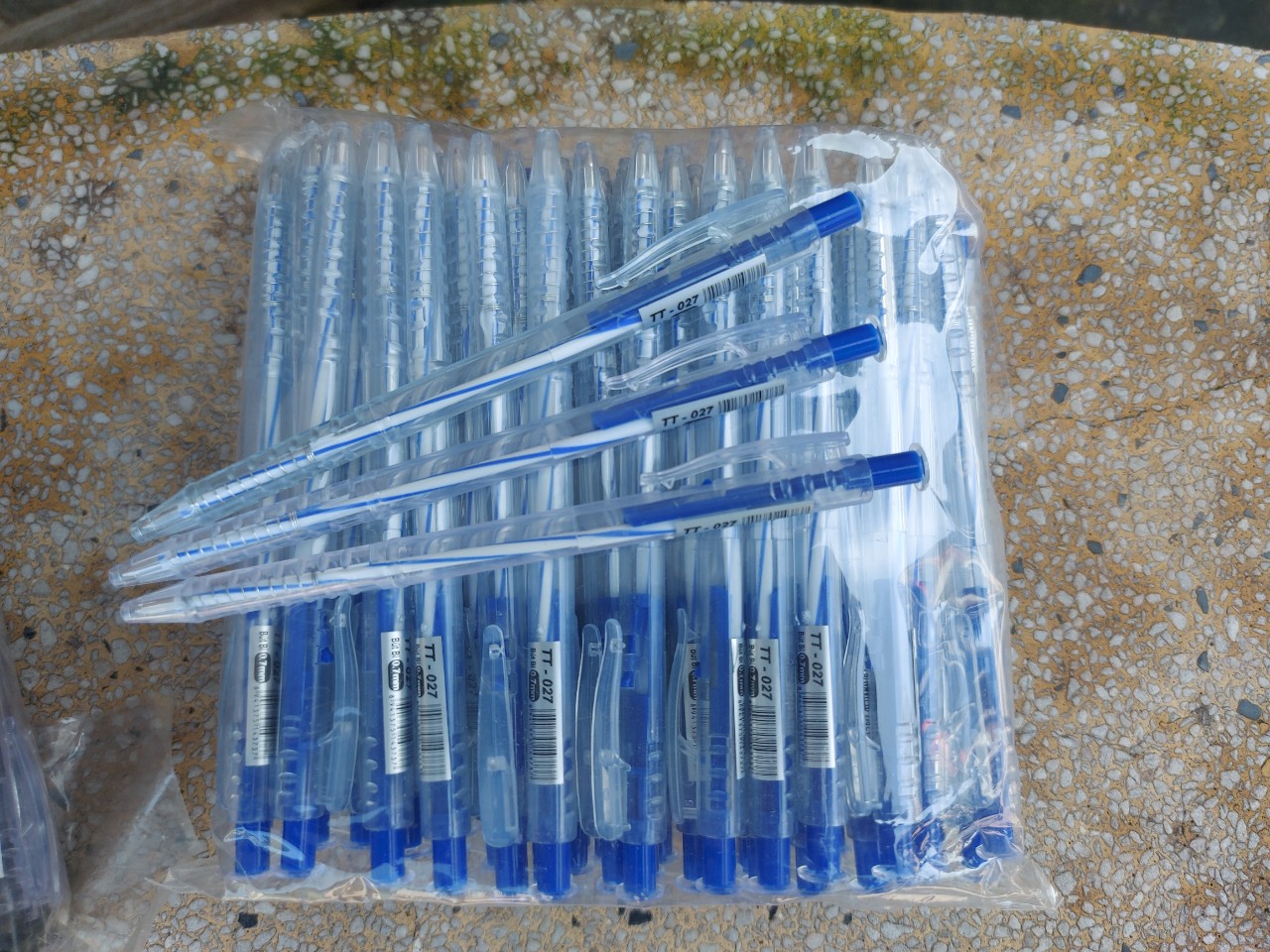Set 10 bút bi TT-027 mực xanh