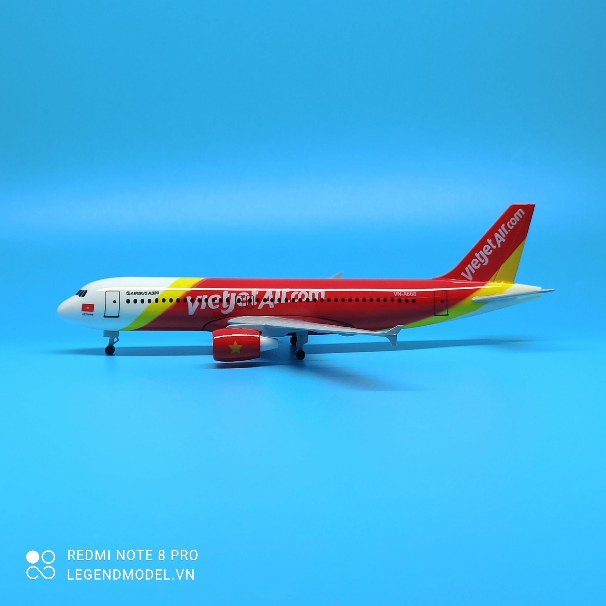 Vietjet Air Airbus A320 18cm Aircraft Model Made of Durable and Beautiful Metal Material