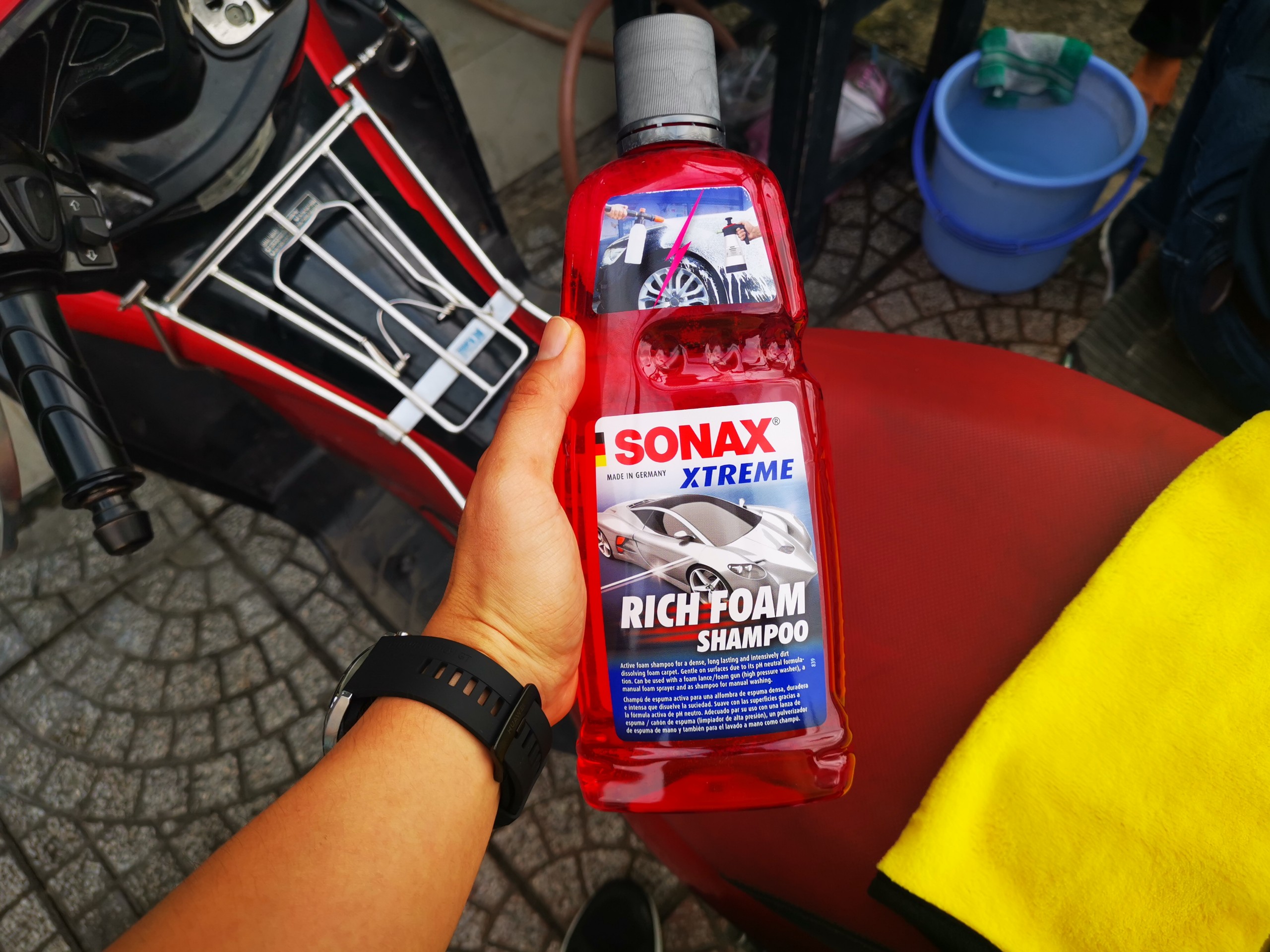 Nước Rửa Xe Sonax Xtreme Rich Foam Shampoo Siêu Bọt 1000ml Tặng Khăn Microfiber