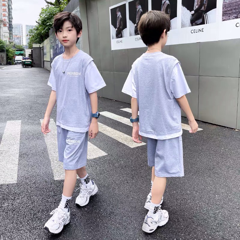 Đồ bộ bé trai Con Xinh cotton tay trắng phối kiểu PERSON thời trang dành cho bé trai từ 4 đến 10 tuổi