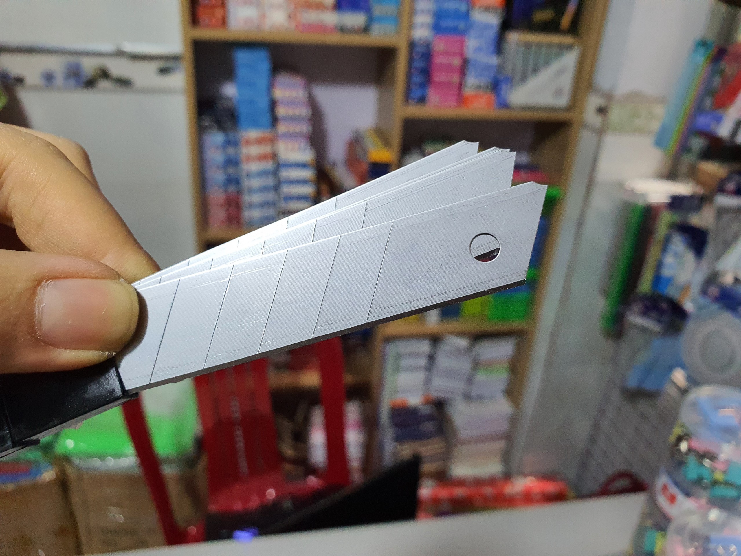 (1 Hộp) Lưỡi dao cao cấp Lớn/Nhỏ UniCo Vàng SL100/SL150