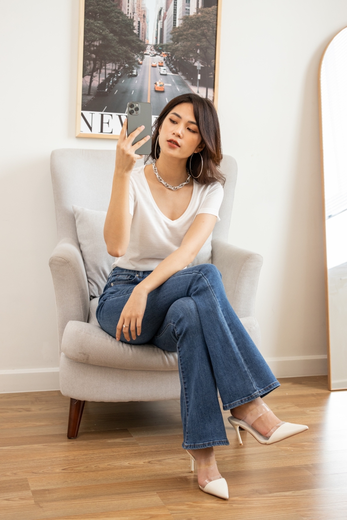 ÁO THUN CỔ TIM MÀU TRẮNG