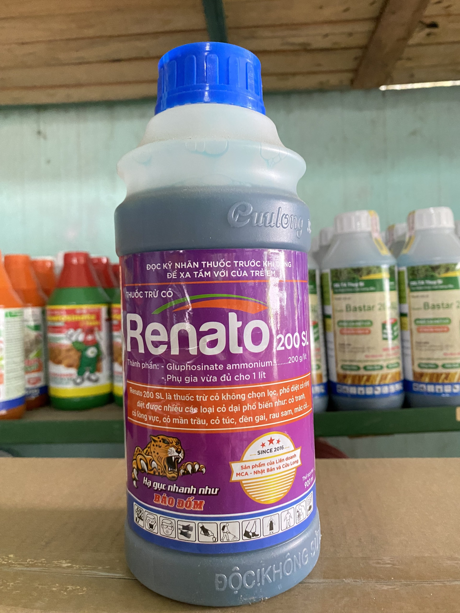 Thuốc trừ cỏ renato 200sl