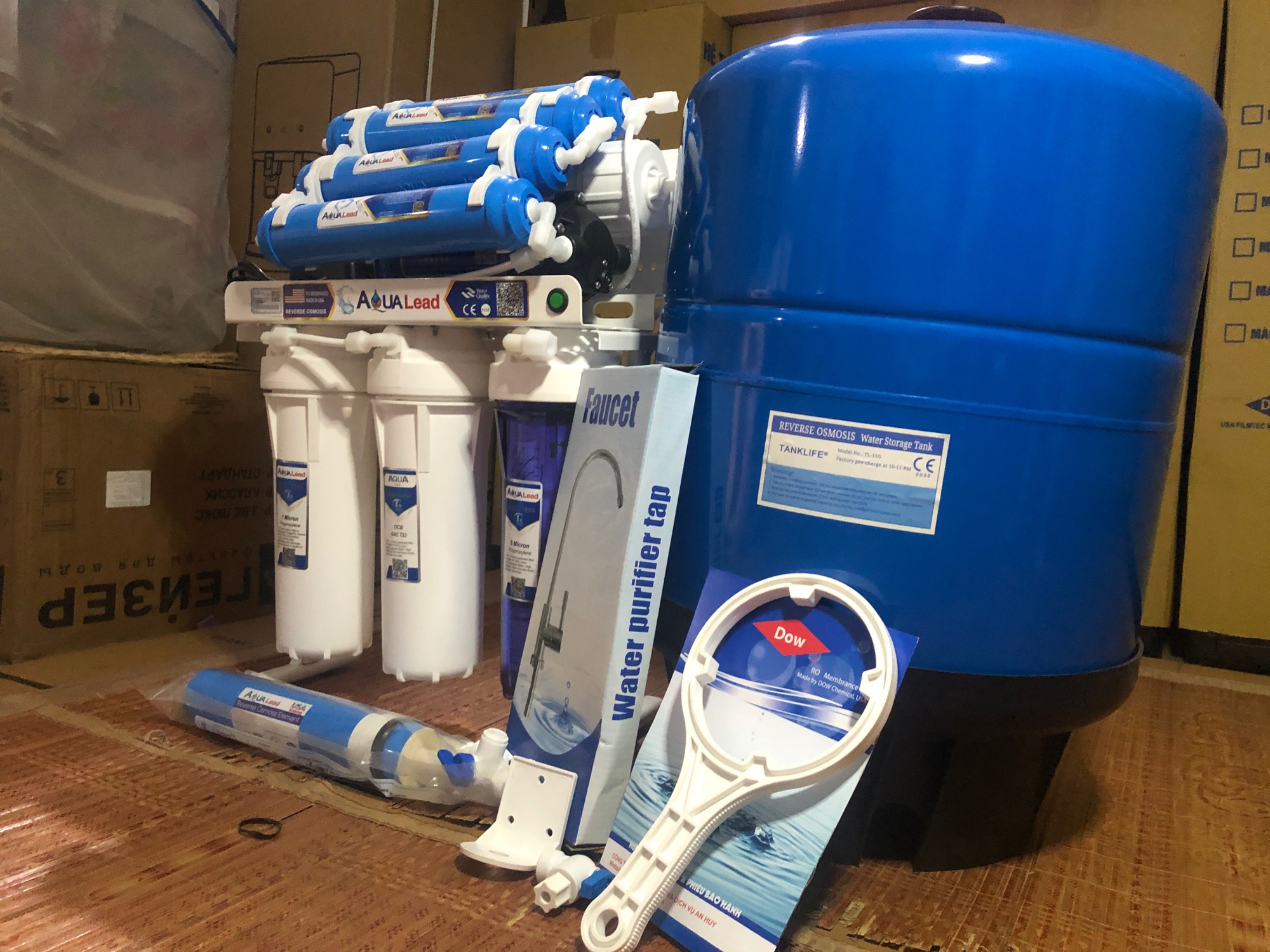 Máy lọc nước ro Aqua lead 8 cấp bình áp 40l