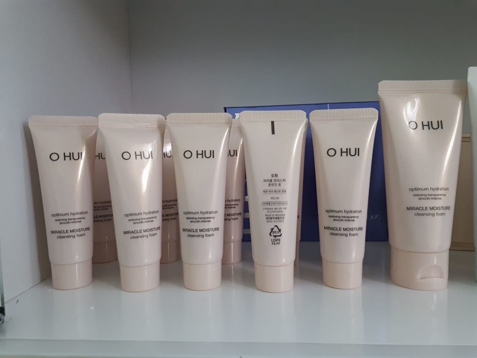Sữa rửa mặt Ohui Miracle Moisture CLEANSING FOAM
