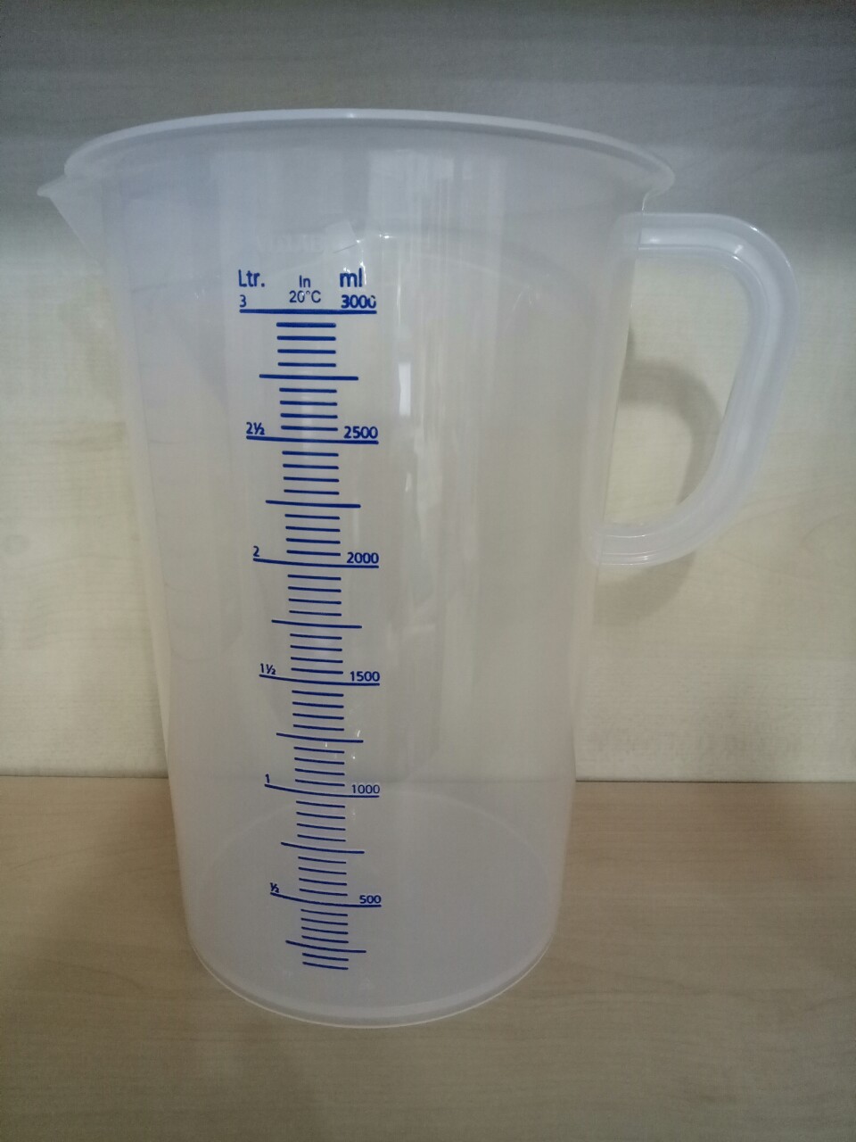 Ca nhựa PP vạch nổi xanh 3000ml VITLAB