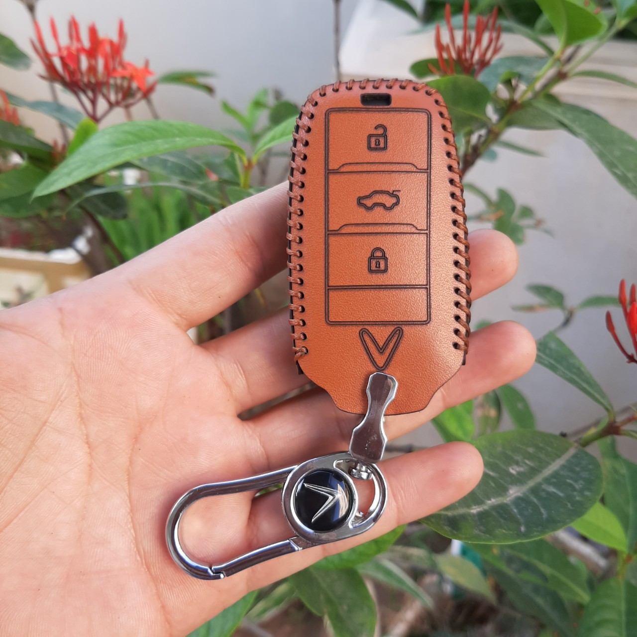 Bao da chìa khóa ô tô Vinfast VF5 + Móc logo