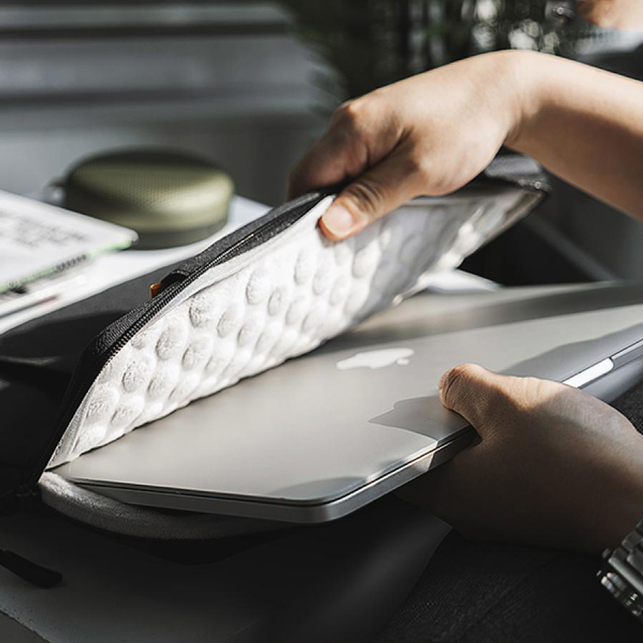 [HCM]Túi chống sốc MacBook Pro 15” New TOMTOC (USA) 360° Protective - A13-E02