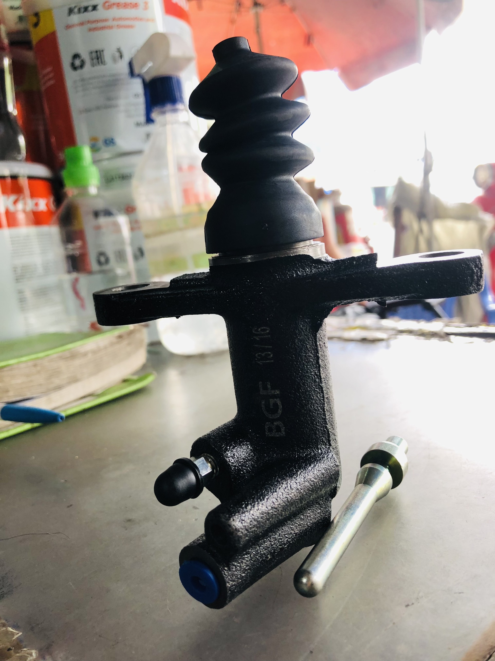 Heo côn trên dưới isuzu hilander