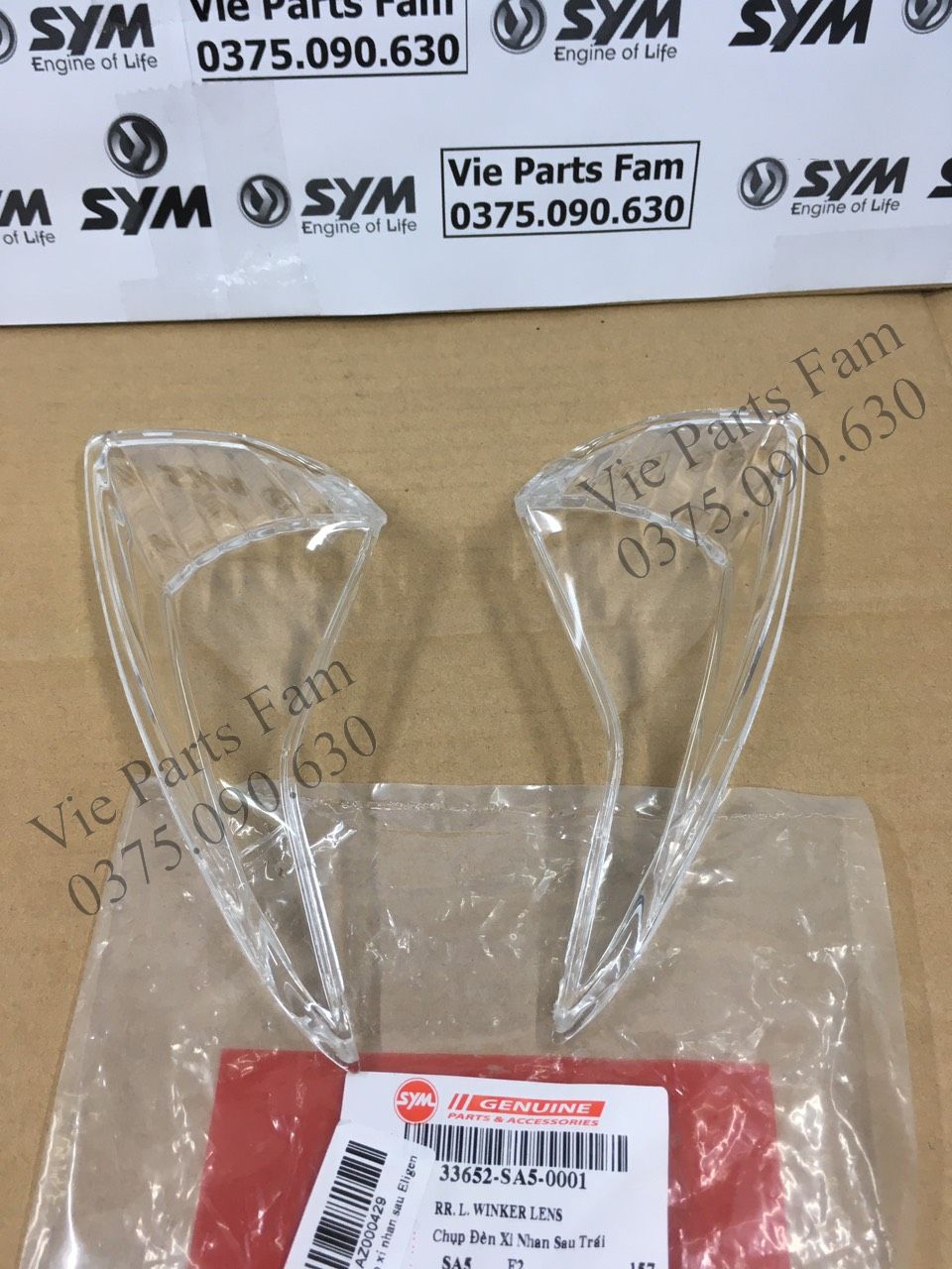 NẮP CHỤP XI NHAN SAU XE ELEGANT SYM, HÀNG DIN SYM MỚI 100%