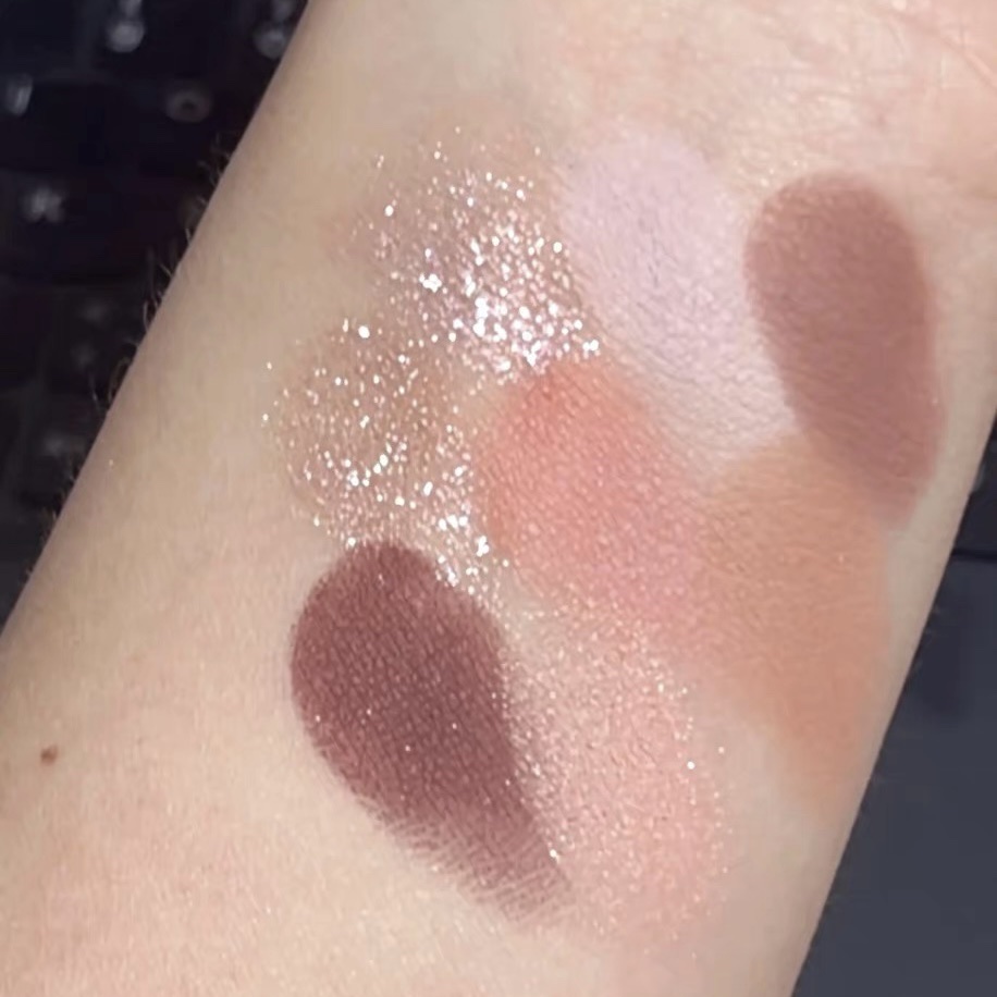 [HOLD LIVE] Bảng mắt 8 ô Hold Live Rose Bunny (HL675)
